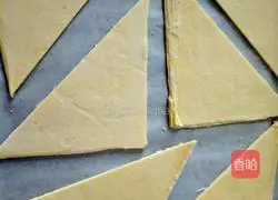 Illustration of how to make puff pastry cream sandwich 1