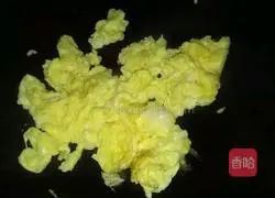 Illustration of three-color egg fried rice 8