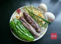 Illustration of how to make sausage fried rice 2