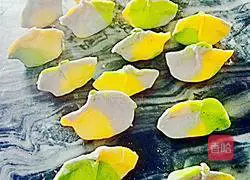 Illustration of how to make mixed vegetable dumplings 10