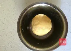 Illustration of how to make pine nut cake 4