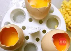 Illustration of making glutinous rice and eggs 4