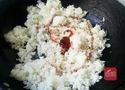 Illustration of how to make three-color egg fried rice 8