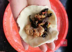 Illustration of how to make dried plum and vegetable buns 8