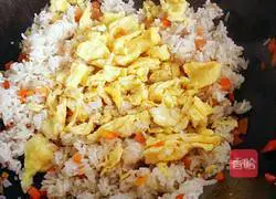 onion Illustration of how to make oil carrot fried rice 12