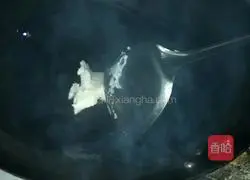 Illustration of how to make egg fried rice 1