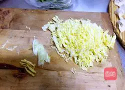 Illustration of how to make large stuffed wontons 5