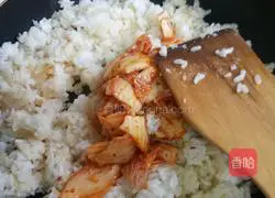 Illustration of how to make kimchi fried rice 4