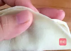 Recipe for leek, yellow, mushroom and pork dumplings (with detailed steps for making dumplings) Illustration 10