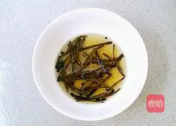 Illustration of how to make scallion oil noodles 6