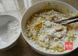 Illustration of how to make pan-fried potato and three vegetable pancakes 5