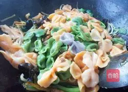 Illustration of how to make butterfly fried noodles 11