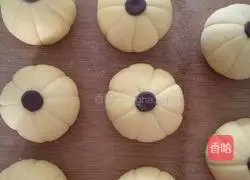 Illustration of how to make pumpkin steamed buns 11