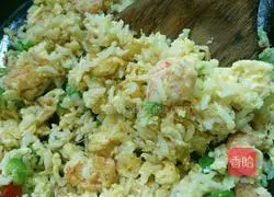 Illustration of how to make shrimp and chili fried rice 9