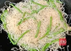 Shredded Pork Beans Illustration of how to make fried rice noodles 15
