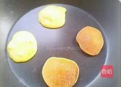 Illustration of how to make banana pancakes 7