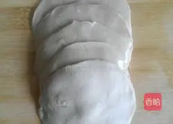 Milk-flavored red date rose steamed buns Illustration of how to do it 10