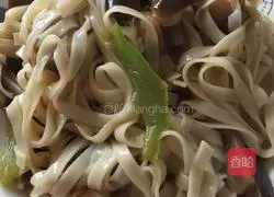 Illustration of how to make shredded eggplant noodles 10