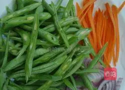 Illustration of how to make fried beans and noodles 2