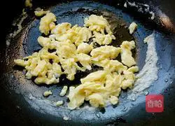 Illustration of how to make fried noodles with tomatoes and onions 8