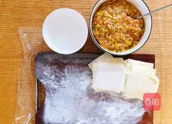 Illustration of how to make fresh meat and spring bamboo shoots wontons 5