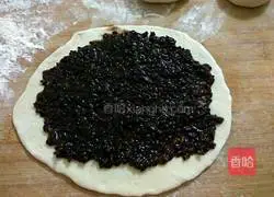  Illustration of how to make black rice and raisin cakes 7