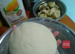 Illustration of how to make mung bean and red bean steamed bun rolls 4