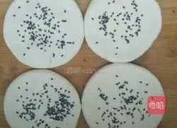 Illustration of how to make sugar-filled dough cakes 6