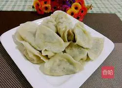 Illustration of how to make cabbage, celery and pork dumplings 14