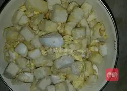 Illustration of how to make fried steamed buns with eggs 3