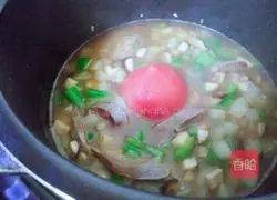 Illustration of how to make potato and sausage braised rice 18