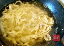 Illustration of how to make salted egg cold noodles 3