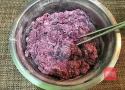 Illustration of how to make two-color steamed buns 1