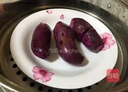 Illustration of how to make sago and purple sweet potato dumplings 2