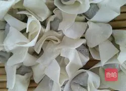 Illustration of how to make wontons 6