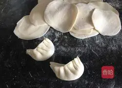 Illustration of how to make mini dumplings 11