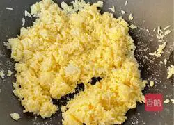 Illustration of how to make fried rice with beans and eggs 9