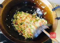 Illustration of how to make three-color fried rice 8