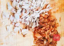 Illustration of how to make spicy cabbage and cheese fried rice 4