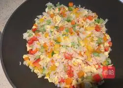 Illustration of how to make colorful pepper fried rice 8