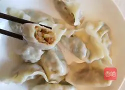 Illustration of how to make radish and pork dumplings 5
