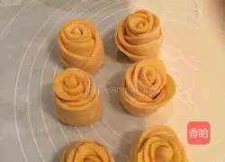 Illustration of how to make pumpkin steamed buns 4