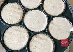 Illustration of how to make buckwheat and black sesame waffles 4