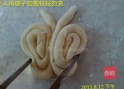Milk flavored butterfly steamed buns recipe 5