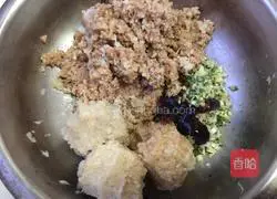 Illustration of how to make dumplings stuffed with pickled cabbage and oil residue 6