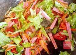 Illustration of how to make tomato, egg and ham fried noodles 7