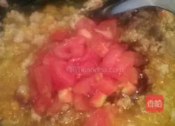 Illustration of how to make lean meat, shrimp, tomato and noodle sauce 6