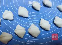 Illustration of how to make leek and egg dumplings 7