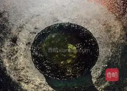 Illustration of how to make shepherd's purse wontons 1