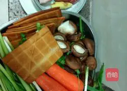 Illustration of how to make pork, bean and mushroom buns 3